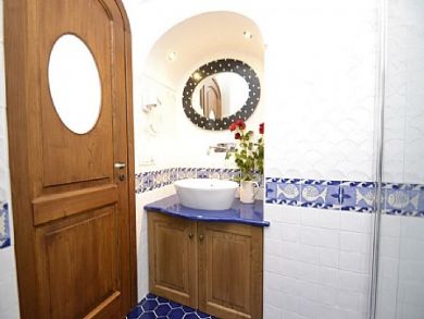 Private villa sleeps 6 in Praiano with pool by the Sea